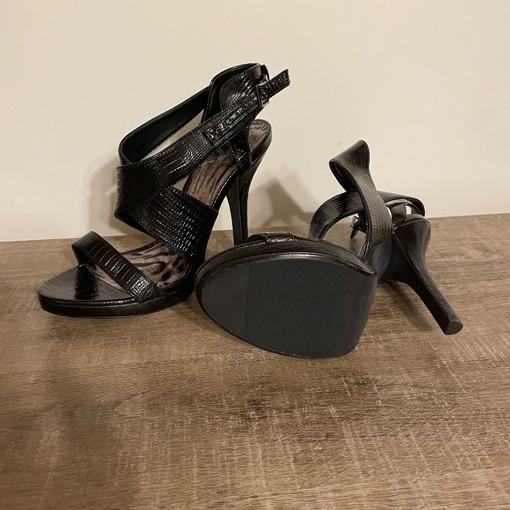 Womens DELICIOUS Brand Black ankle wrap heels.